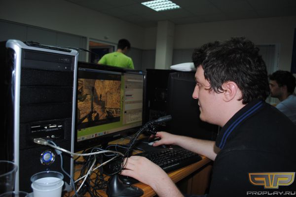 sL4M ������������